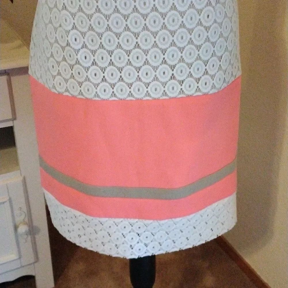 Studio One Colorblock Lace Dress - Picture 3 of 11